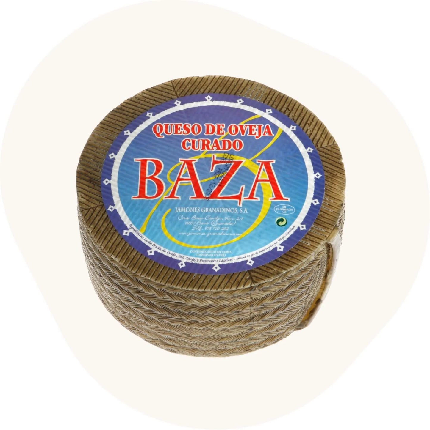 Ganze runde Form gereifter Schafskäse mit brauner Rindenstruktur und sichtbarem Etikett von Baza.