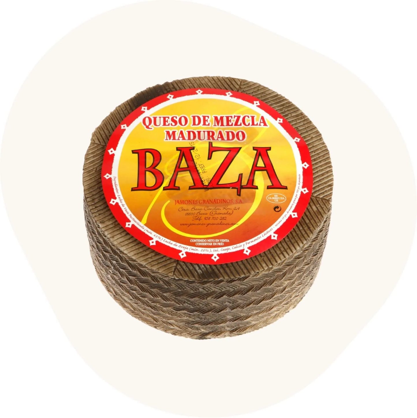 Ganze runde Laib gereifter Mischkäse Queso de Mezcla Curado von Baza mit brauner Rindenstruktur und sichtbarem Etikett.