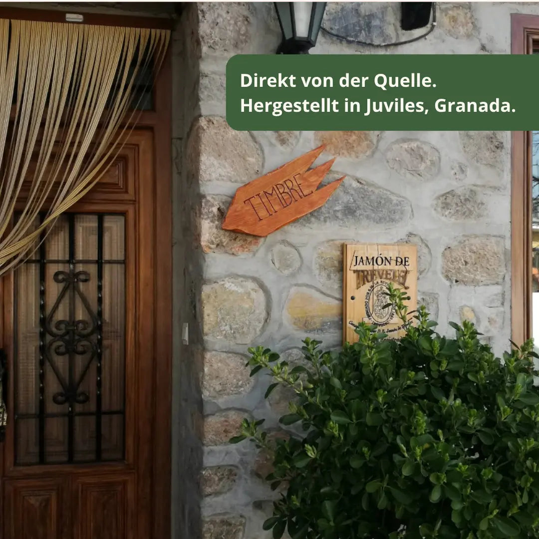 Direkt vom Hersteller in Juviles, Granada. Authentischer Jamon Serrano aus der Sierra Nevada ohne Zwischenhaendler.