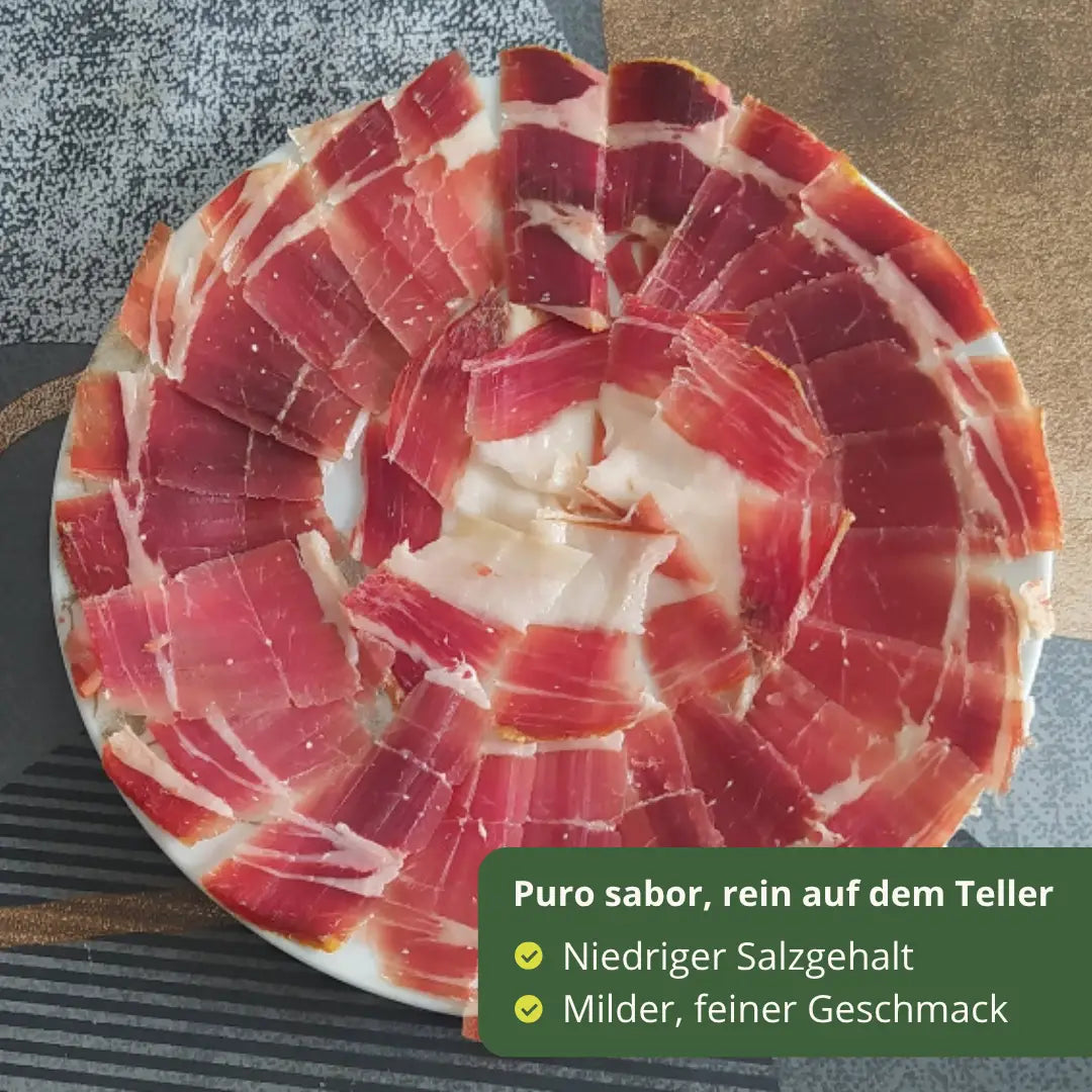Fein geschnittener Jamon Serrano von Jamones Granadinos Baza mit ausgewogenem Geschmack und reduziertem Salzgehalt.