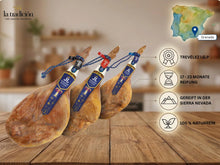 Mehrere Trevélez-Schinken von Jamones Juviles aus Granada mit 17 bis 23 Monaten Reifung in der Sierra Nevada.