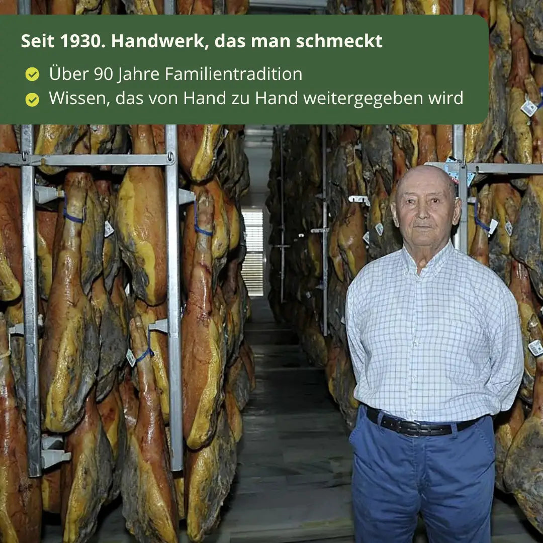 Ueber 90 Jahre Tradition bei Jamones de Juviles. Handwerkliches Wissen wird von Generation zu Generation weitergegeben fuer echten Jamon Serrano.