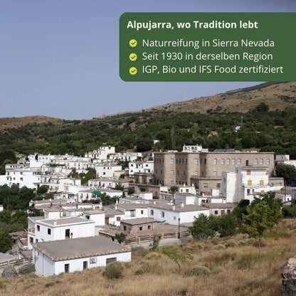 Das Dorf Juviles in der Alpujarra, Granada. Herkunft der Jamones de Juviles mit langer Tradition und optimalen Bedingungen fuer Jamon Serrano.