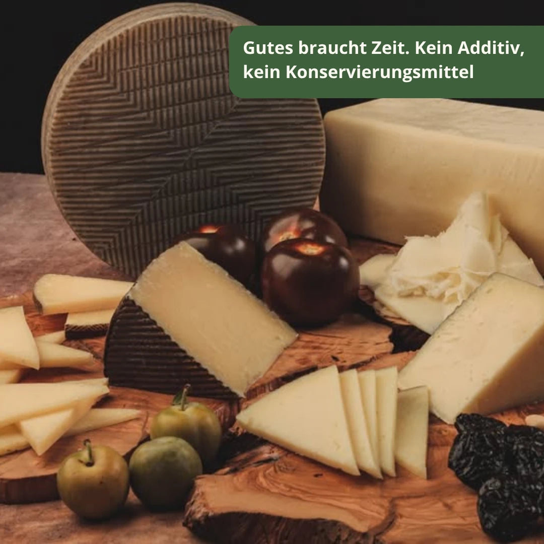 Manchego Kaese ohne Additive oder Konservierungsstoffe natuerlich gereift mit intensiven Aromen