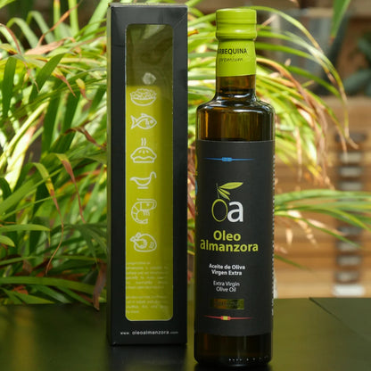 Oleo Almanzora Arbequina 500 ml natives Olivenoel extra mit Geschenkbox und Flasche nebeneinander Premium Olivenoel aus Andalusien Spanien