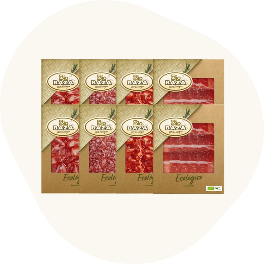 Paket mit acht Bio Baza Aufschnittpackungen aus ökologischer Herstellung, darunter verschiedene spanische Schinken- und Wurstsorten, in nachhaltiger Kartonverpackung.