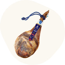 Paleta Gran Reserva Vorderschinken ganze Keule luftgetrocknet mit Etikett und blauem Band am Knochen
