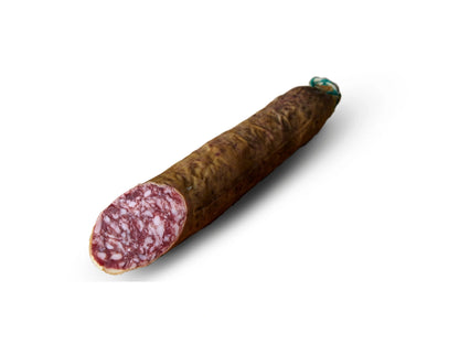 Ganze Stange Salchichón Ibérico de Bellota, Premium-Qualität aus Eichelmast, charakteristisches Aroma durch traditionelle Reifung, vakuumverpackt für langanhaltenden Genuss, ideal für den Eigenbedarf oder als Geschenk, freigestellt auf weißem Hintergrund.