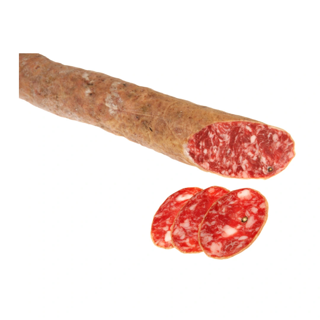 Salchichón Ibérico de Bellota als ganzes Wurststück mit Anschnitt und drei aufgeschnittenen Scheiben, feine Fettmaserung sichtbar
