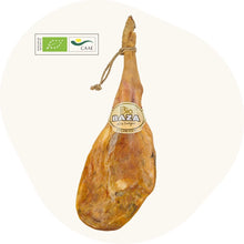 Set aus Bio-Schinken und ökologischen Wurstwaren von Bio Baza: ganzer Duroc-Schinken, Chorizo, Schweinelende und Salami, alle 100 % ökologisch zertifiziert mit CAAE- und EU-Bio-Siegel, hergestellt nach traditioneller spanischer Handwerkskunst.