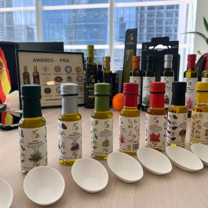 Aromatisiertes Olivenoel Arbequina 100 ml Flaschen in verschiedenen Geschmacksrichtungen wie Trueffel Chili und Rosmarin