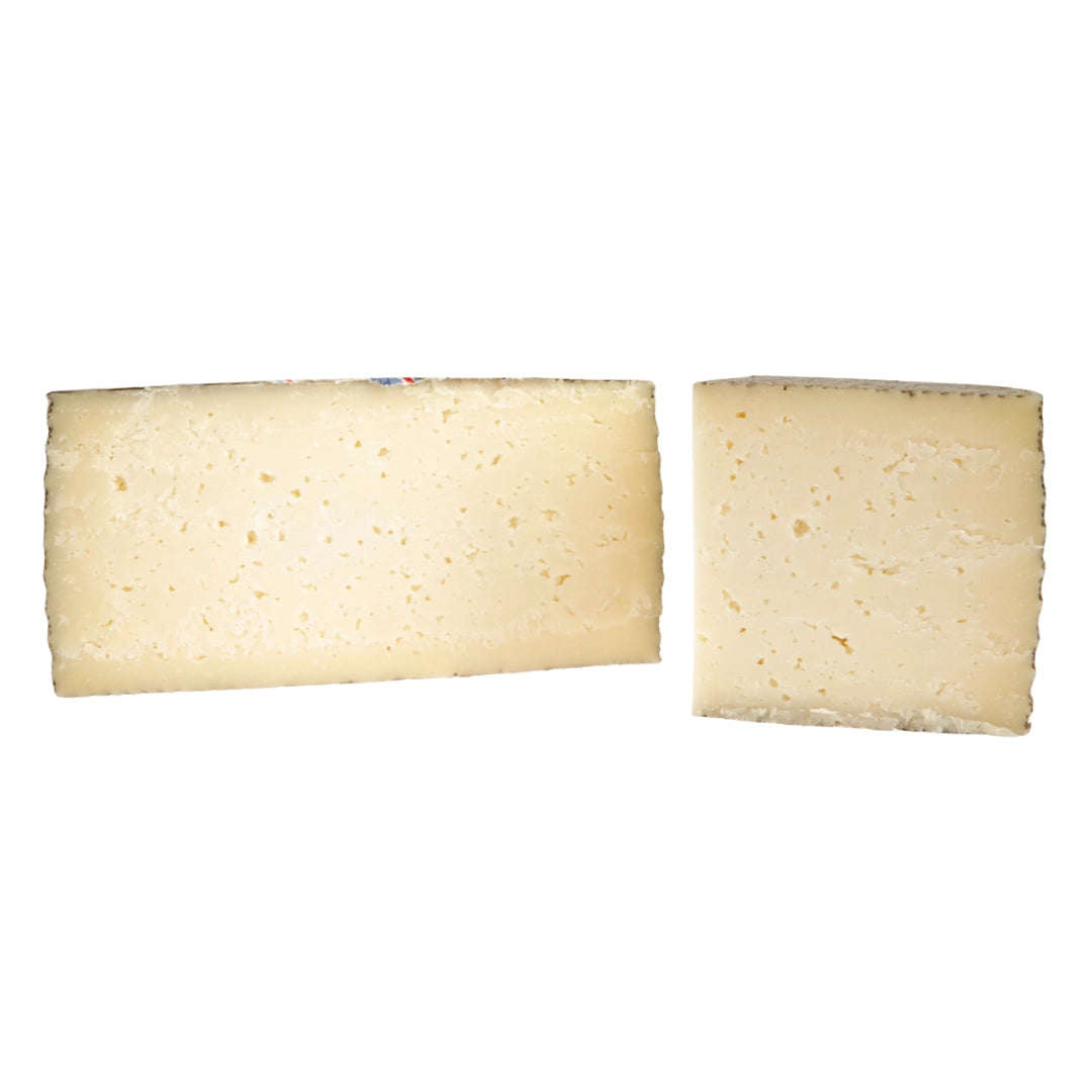 Queso de Mezcla Madurado von Baza – halber und viertel Laib, Schnittbild mit cremefarbener Paste, 6 Monate gereift, aus Kuh- und Schafsmilch, aus Granada