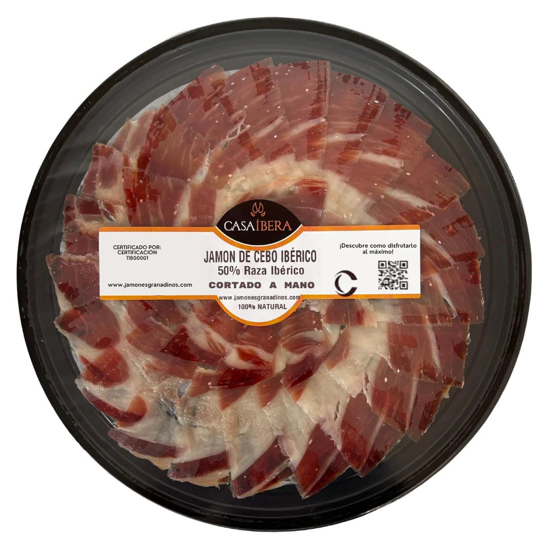 Jamón de Cebo Ibérico 50% Raza Ibérica von Casa Íbera, handgeschnitten, 36 Monate gereift, in runder Präsentationsschale – à 100 g, von La Tradición - der genuss Spaniens