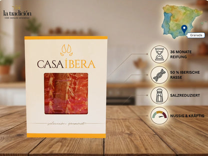 Jamón de Cebo Ibérico 50% von Casa Íbera in der Giftbox – 36 Monate gereift, salzreduziert, nussig und kräftig, aus Granada. Produktinfografik von La Tradición