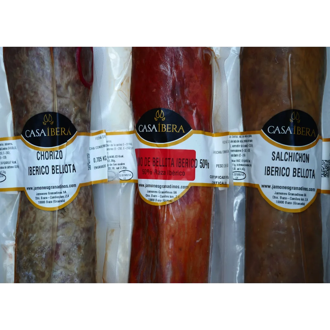 Etiketten von Chorizo Salchichon und Lomo Iberico de Bellota im Aufschnitt Set