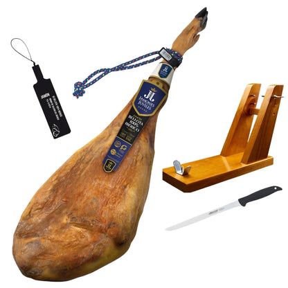 Jamón IbéricoPata Negra 100 Puro de Bellota von Jamones Juviles, schwarzes Precinto, im Set mit Holz-Jamonero und Arcos Messer