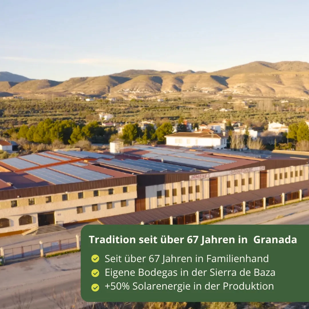 Luftaufnahme der Bodega von Jamones Granadinos Baza in der Sierra de Baza Granada mit Tradition seit ueber 67 Jahren