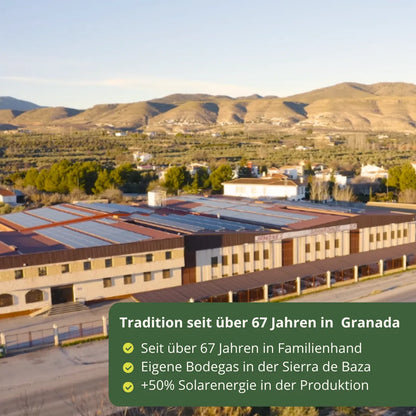 Luftaufnahme der Bodega von Jamones Granadinos Baza in der Sierra de Baza Granada mit Tradition seit ueber 67 Jahren