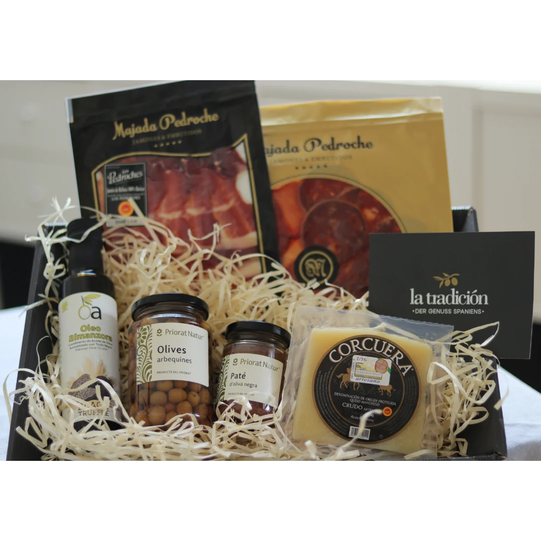 La Bellota Set von La Tradición mit Pata Negra, Embutido-Mix, Manchego D.O.P. Käse und Trüffelöl im Korb