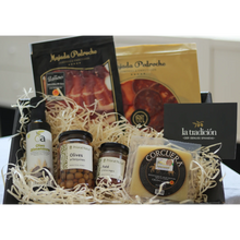 La Bellota Set von La Tradición mit Pata Negra, Embutido-Mix, Manchego D.O.P. Käse und Trüffelöl im Korb