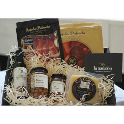 La Bellota Set von La Tradición mit Pata Negra, Embutido-Mix, Manchego D.O.P. Käse und Trüffelöl im Korb