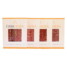 Ibérico Tasting Set von La Tradición – 4 x 100 g Casa Íbera Selección Gourmet: Jamón Ibérico, Lomo Ibérico, Chorizo Ibérico und Salchichón Ibérico, nebeneinander auf weißem Hintergrund