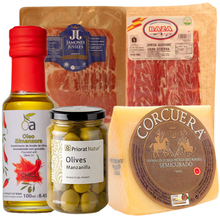 La Serrana Präsentkorb von La Tradición – Manchego Semicurado D.O.P. Corcuera, Jamón de Trevélez I.G.P. Júviles, Jamón Serrano Gran Reserva Baza, Manzanilla-Oliven Priorat Natur und Chili-Olivenöl Oleo Almanzora