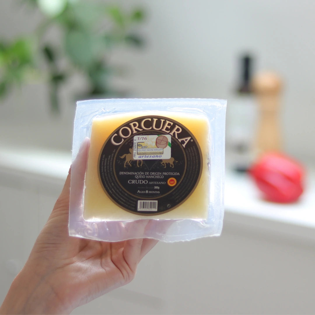 Manchego Crudo D.O.P. von Quesos Corcuera, artesano, 8 Monate gereift, aus Rohmilch – La Tradición