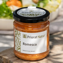 Romesco-Sauce von Priorat Natur auf Holztisch, traditionelles Familienrezept aus dem Priorat, Katalonien – La Tradición