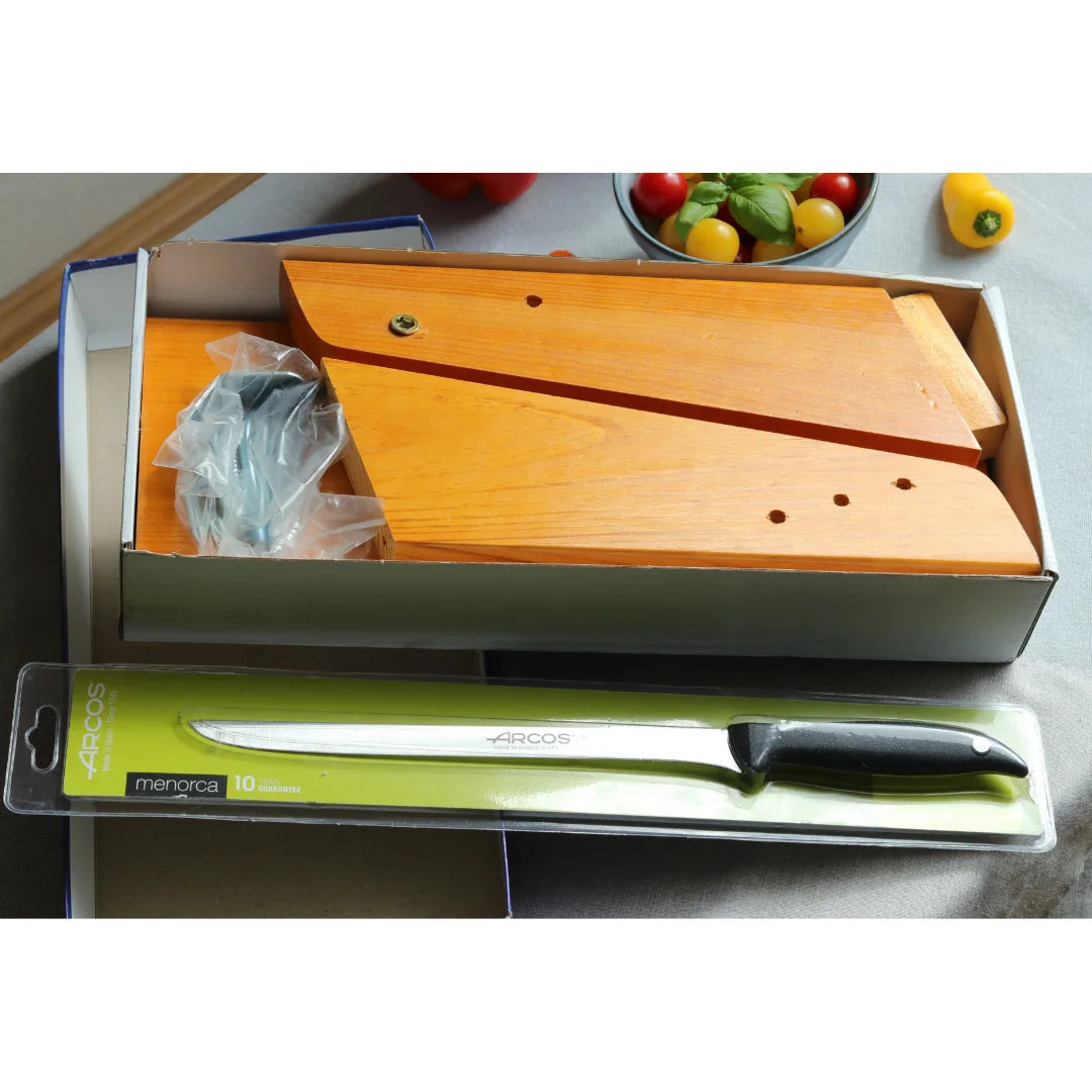 Lieferumfang des Schinkenständer Sets, zerlegter Holzständer und Arcos Messer in der Box, La Tradición