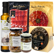 Spanisches Feinkost-Set mit Jamón und Chorizo von Majada Pedroche, Manchego Curado von Corcuera, Arbequina-Oliven und Olivenpaste von Priorat Natur sowie Trüffel-Olivenöl Oleo Almanzora – La Tradición
